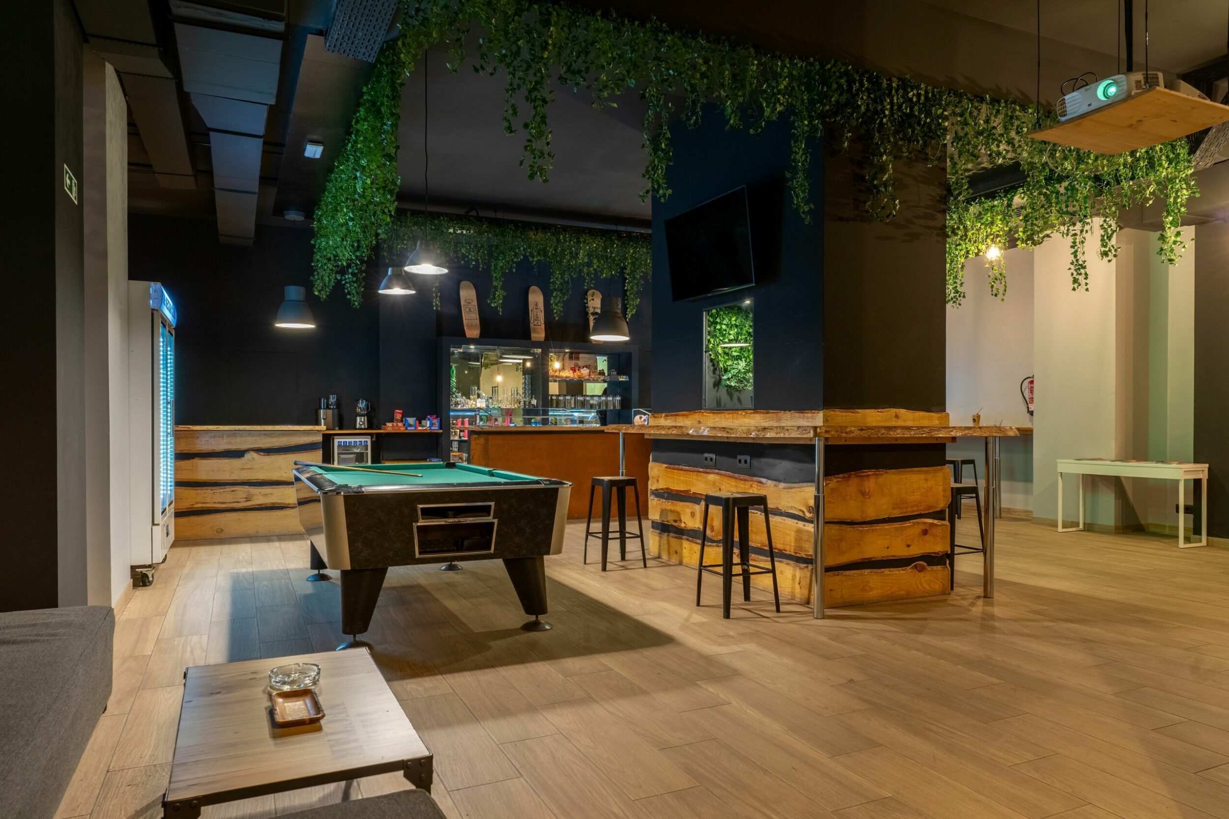 the billiard area of the Sant Antoni Weed Club
