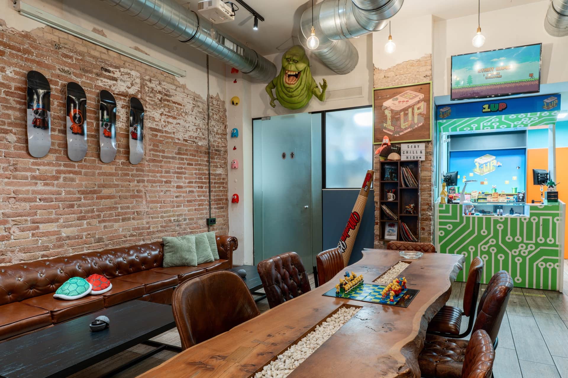 Retro lounge with wooden table at cannabis social club 1UP Barcelona 